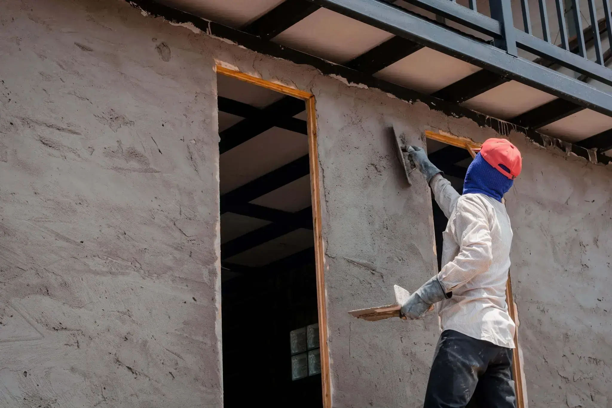 Labour cementing the building
